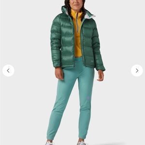 Stio Women's Hometown Down Hooded Jacket. Rich pine. Small.